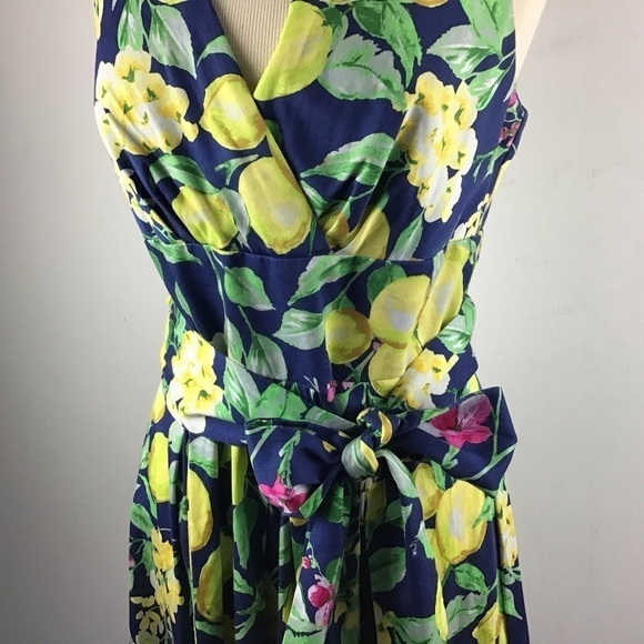 ROZ & Ali fit and flare, cross bodice, self tie box pleated skirt dress.… - Picture 8 of 12